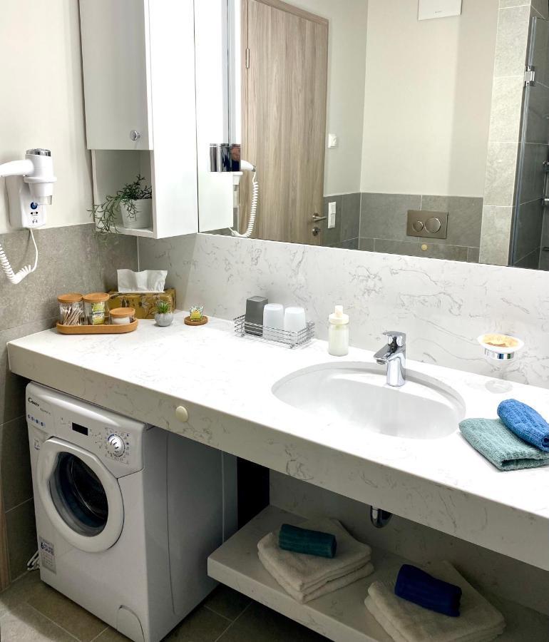 Atrium Apartman Heviz Mit Panoramaterrasse Und Tiefgarage Bagian luar foto