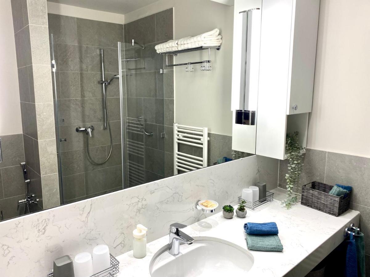 Atrium Apartman Heviz Mit Panoramaterrasse Und Tiefgarage Bagian luar foto