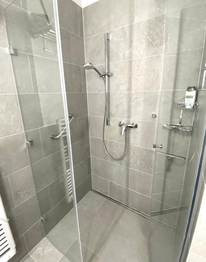 Atrium Apartman Heviz Mit Panoramaterrasse Und Tiefgarage Bagian luar foto