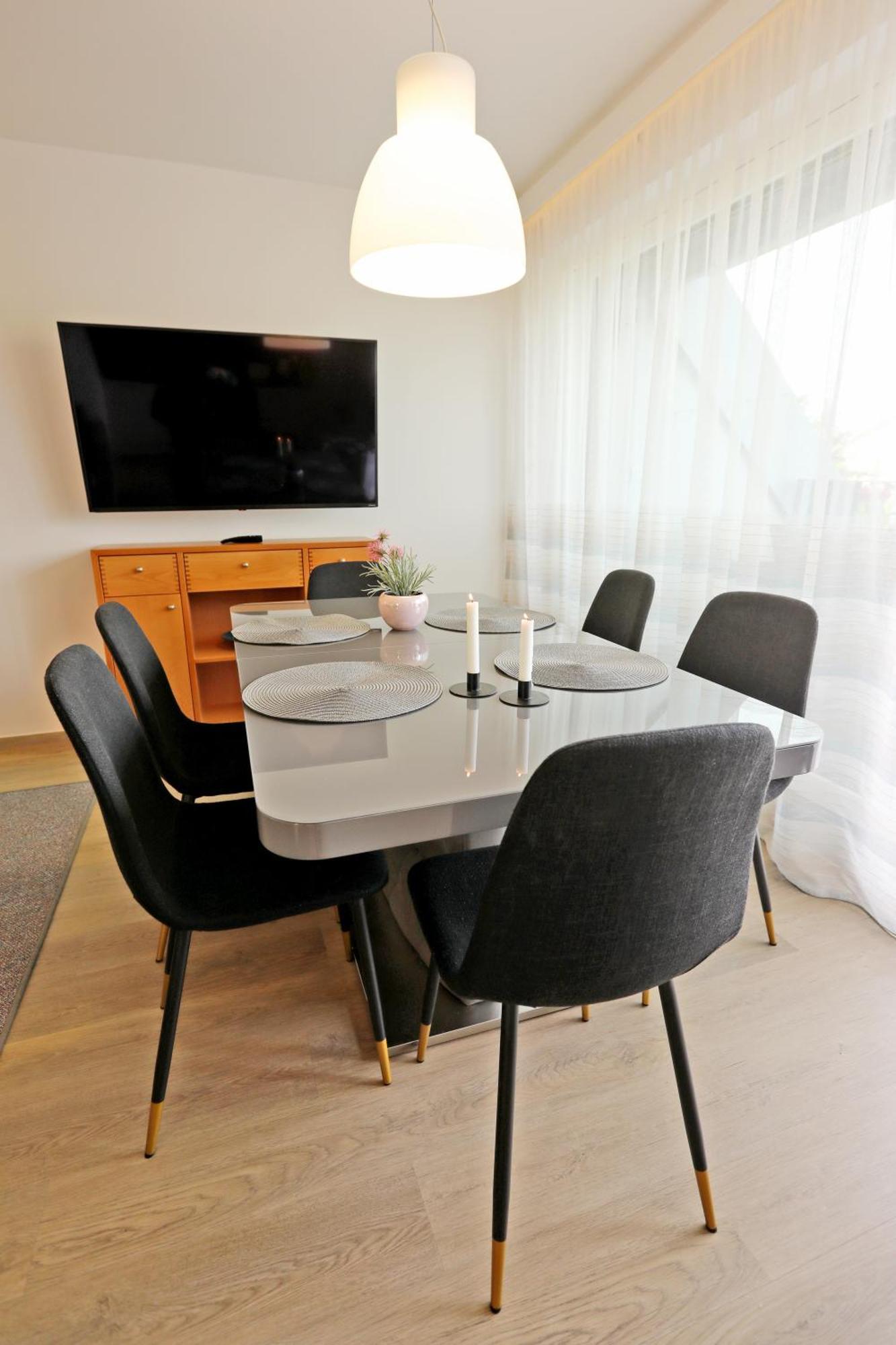 Atrium Apartman Heviz Mit Panoramaterrasse Und Tiefgarage Bagian luar foto